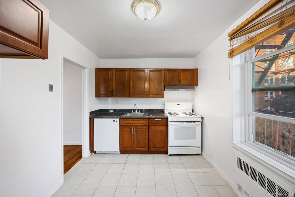 63-11 Queens Boulevard D3, Woodside, NY 11377 — photo 5