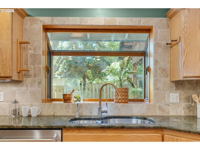 19500 Sw ALDERWOOD Ct, Beaverton, OR 97003