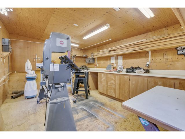 19500 Sw ALDERWOOD Ct, Beaverton, OR 97003