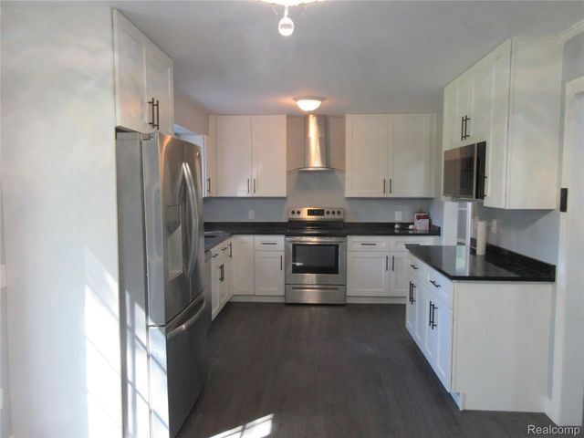13760 Plumbrook, Sterling Heights, MI 48312