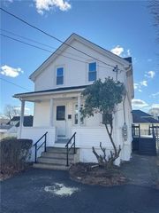 277 Mauran Ave, East Providence, RI 02914
