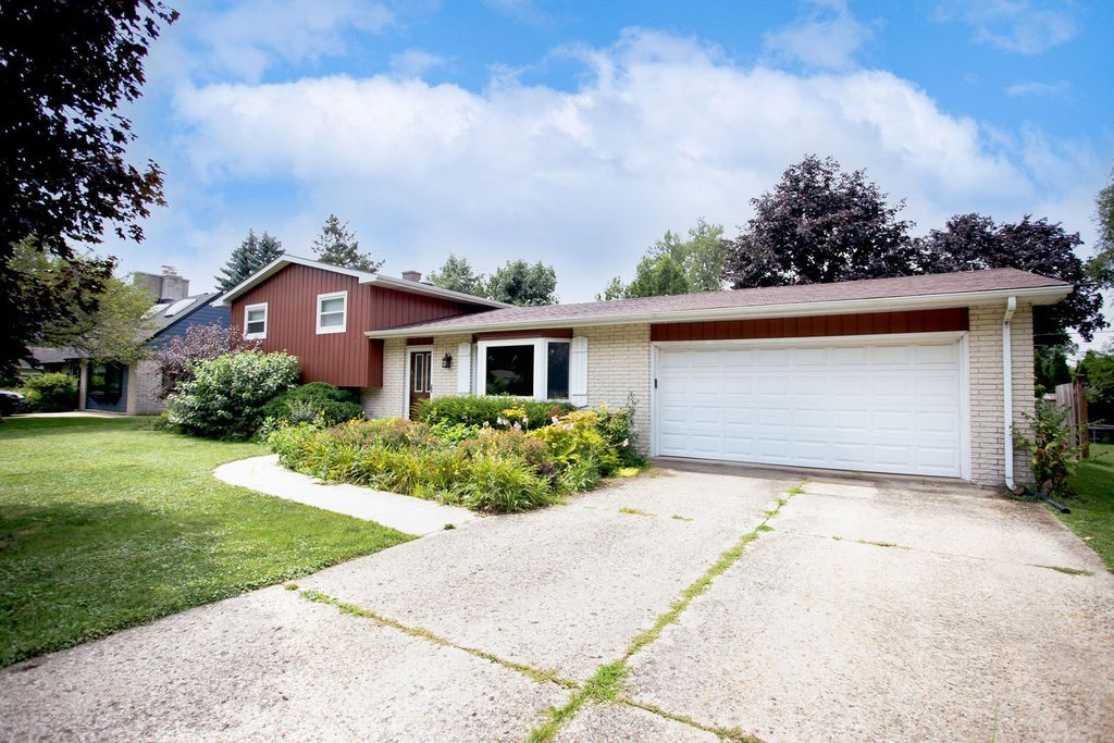 936 Estes Street, Gurnee, IL 60031
