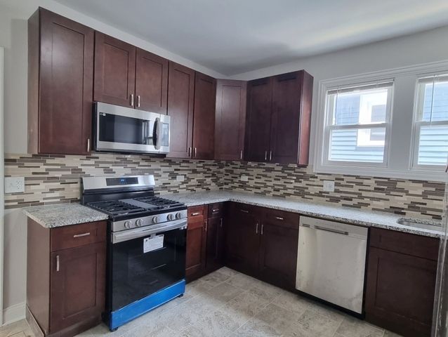 511 S 9TH Avenue 1, Maywood, IL 60153