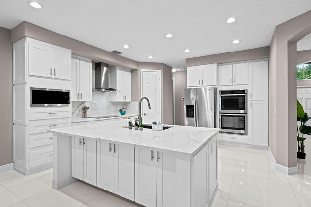 9919 Royal Cardigan Way, West Palm Beach, FL 33411