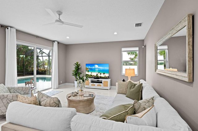 9919 Royal Cardigan Way, West Palm Beach, FL 33411