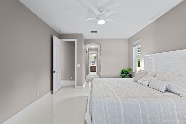 9919 Royal Cardigan Way, West Palm Beach, FL 33411