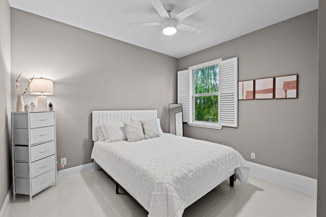 9919 Royal Cardigan Way, West Palm Beach, FL 33411