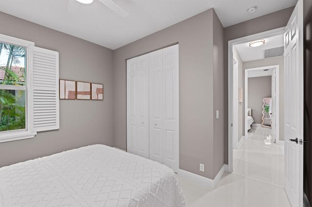 9919 Royal Cardigan Way, West Palm Beach, FL 33411