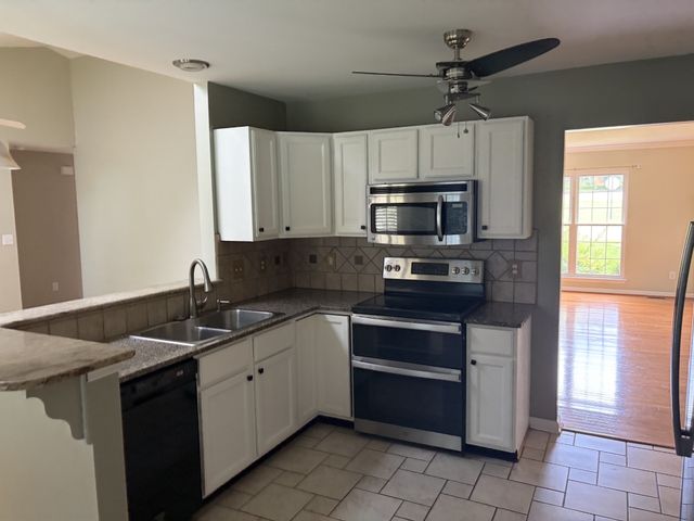 614 Winners Circle Pl, Thompsons Station, TN 37179