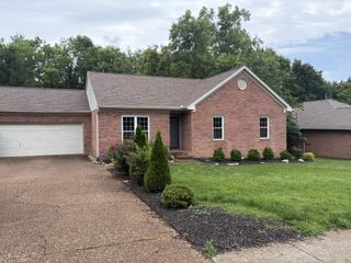 614 Winners Circle Pl, Thompsons Station, TN 37179