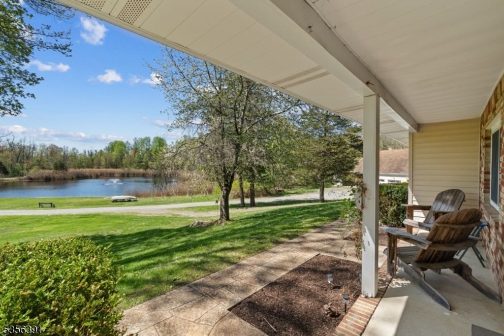 75 Wolfs Corner Rd, Green Twp., NJ 07860