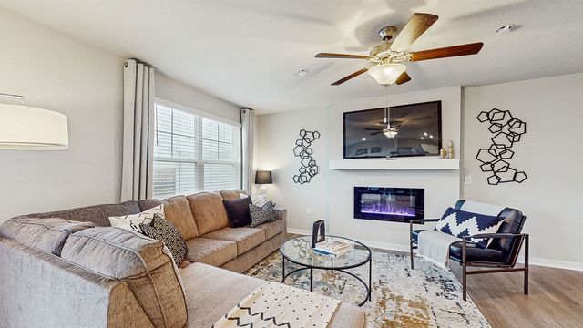 1410 S Banks Street, West Des Moines, IA 50263