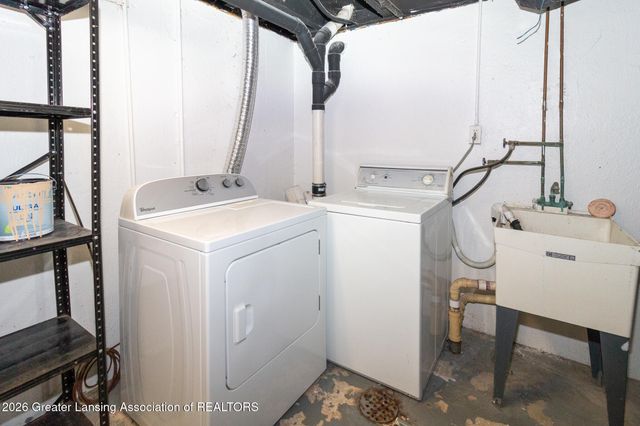 6321 Beechfield Drive, Lansing, MI 48911