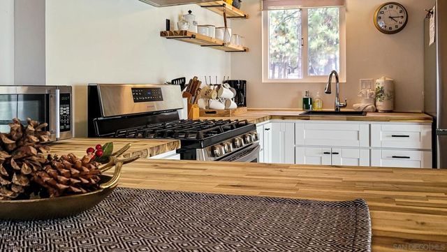 777 Iris Dr, Big Bear, CA 92315