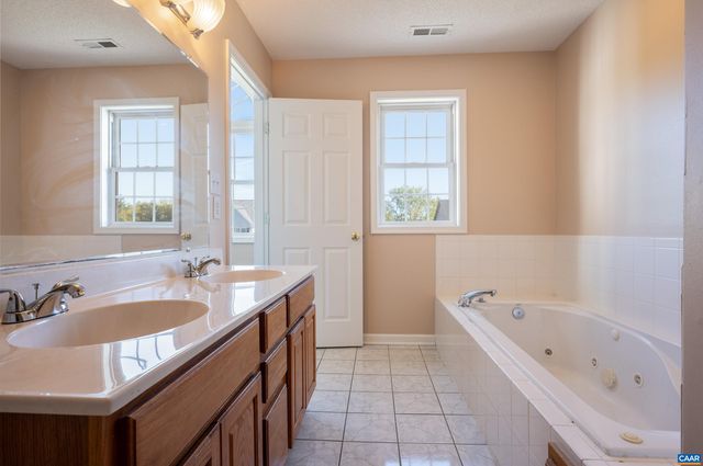 48 LILLIAN DR, Fishersville, VA 22939