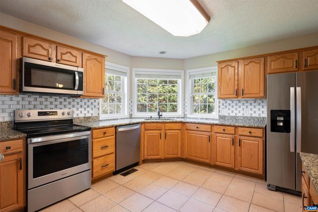 48 LILLIAN DR, Fishersville, VA 22939