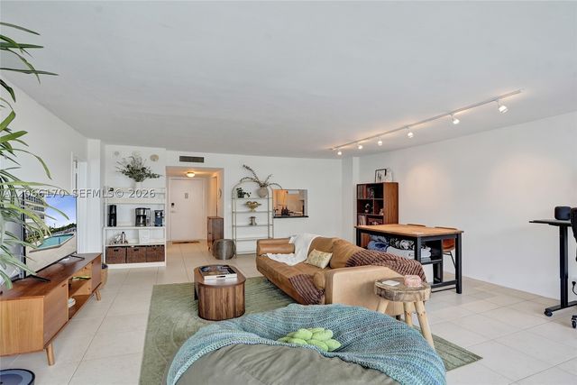 1170 N Federal Hwy 1008, Fort Lauderdale, FL 33304