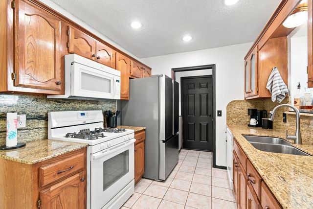 8624 E 133rd Street S, Bixby, OK 74008