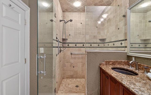 14 Miro Place, Port Washington, NY 11050