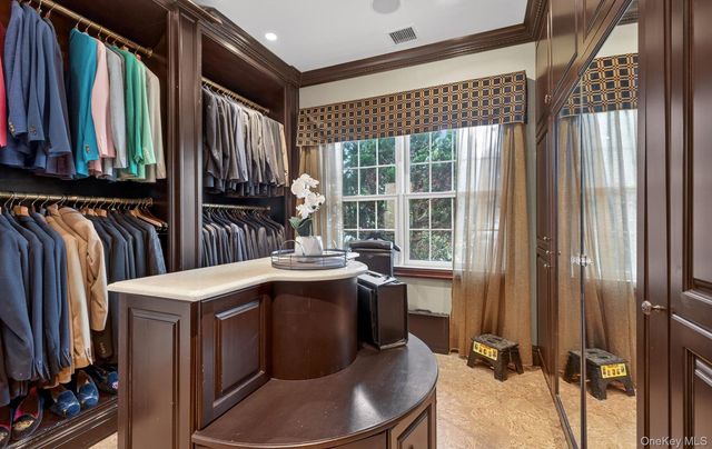 14 Miro Place, Port Washington, NY 11050