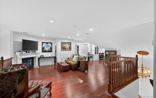 14 Miro Place, Port Washington, NY 11050