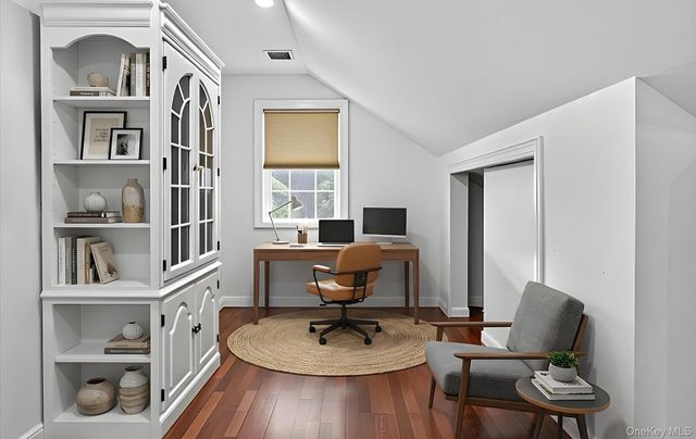 14 Miro Place, Port Washington, NY 11050