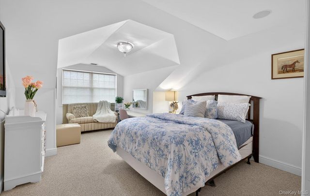 14 Miro Place, Port Washington, NY 11050