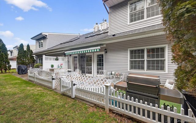 14 Miro Place, Port Washington, NY 11050