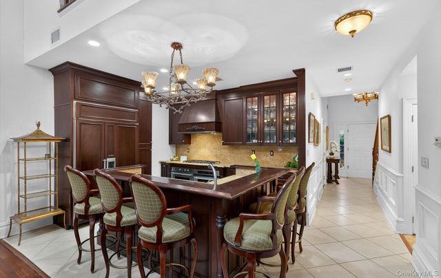 14 Miro Place, Port Washington, NY 11050