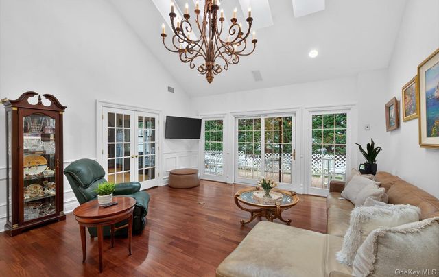 14 Miro Place, Port Washington, NY 11050