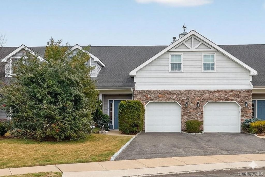 14 Miro Place, Port Washington, NY 11050