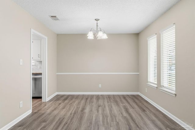 7467 Baywoods Ln, Pensacola, FL 32504