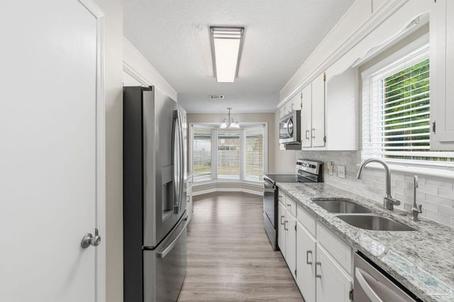 7467 Baywoods Ln, Pensacola, FL 32504