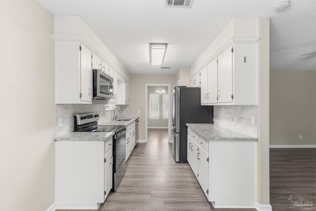 7467 Baywoods Ln, Pensacola, FL 32504