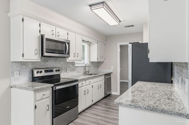 7467 Baywoods Ln, Pensacola, FL 32504