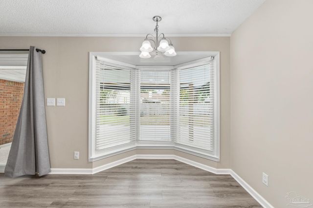 7467 Baywoods Ln, Pensacola, FL 32504