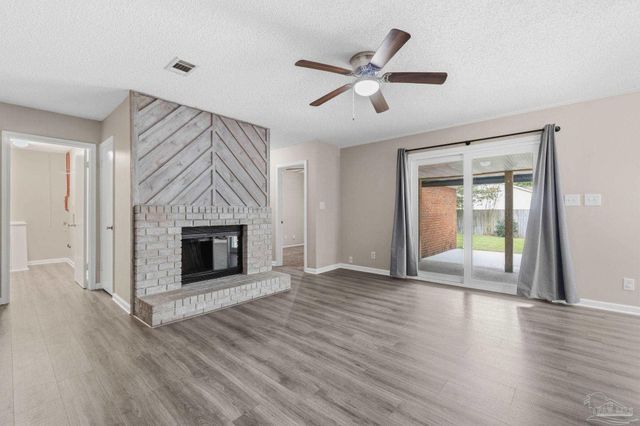 7467 Baywoods Ln, Pensacola, FL 32504