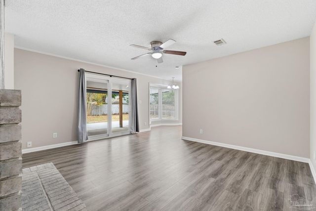 7467 Baywoods Ln, Pensacola, FL 32504