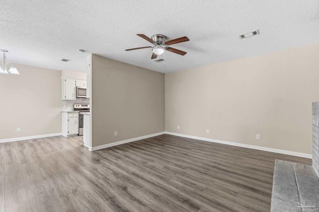 7467 Baywoods Ln, Pensacola, FL 32504