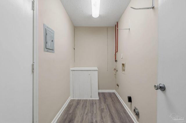 7467 Baywoods Ln, Pensacola, FL 32504