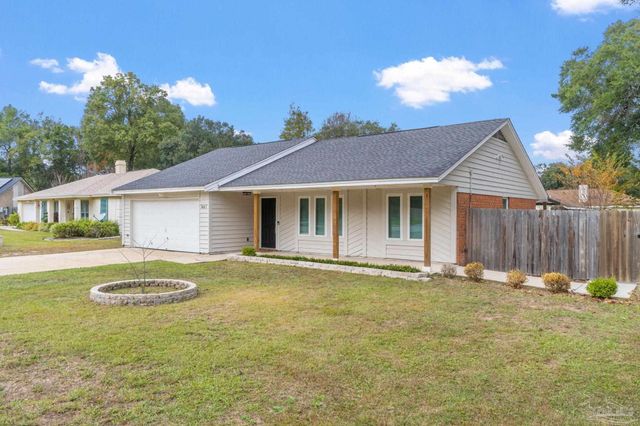 7467 Baywoods Ln, Pensacola, FL 32504