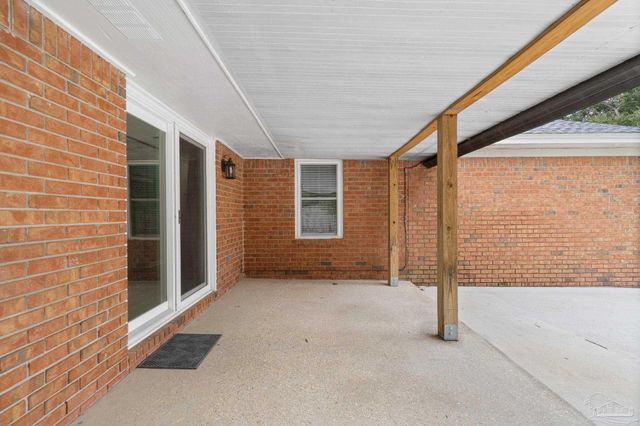 7467 Baywoods Ln, Pensacola, FL 32504