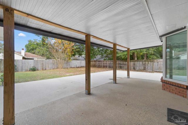 7467 Baywoods Ln, Pensacola, FL 32504