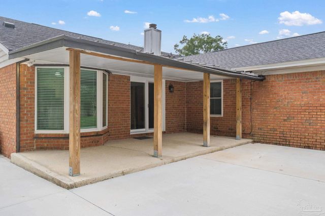 7467 Baywoods Ln, Pensacola, FL 32504