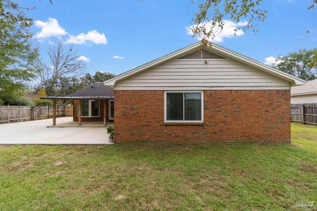 7467 Baywoods Ln, Pensacola, FL 32504