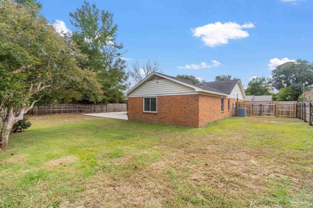 7467 Baywoods Ln, Pensacola, FL 32504