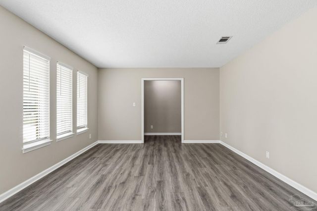 7467 Baywoods Ln, Pensacola, FL 32504