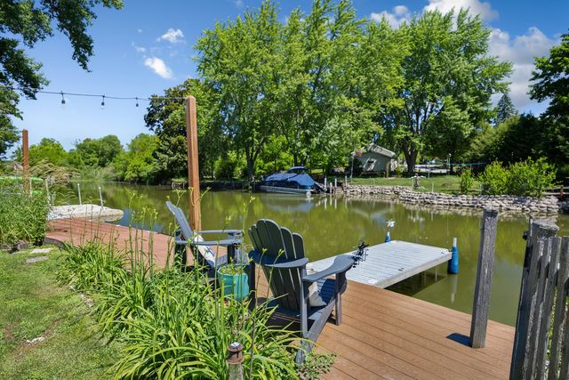 26278 W Blackhawk Avenue, Ingleside, IL 60041