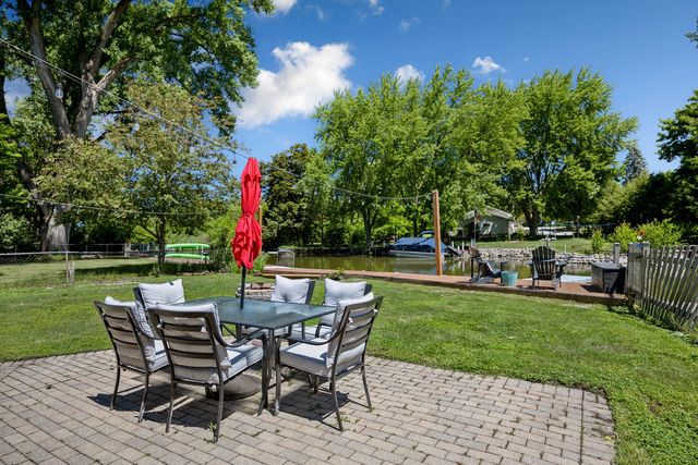 26278 W Blackhawk Avenue, Ingleside, IL 60041