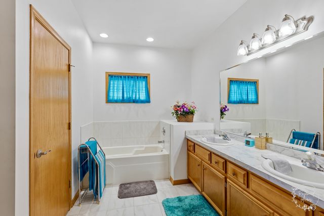 613 The Hague Road, Peotone, IL 60468